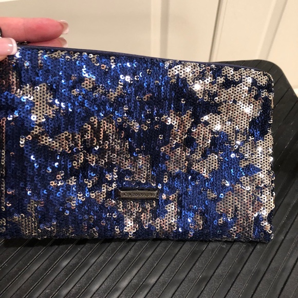 BCBG. Wristlet - Picture 2 of 3
